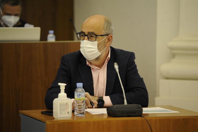 El secretario general de Presupuestos y Financiación, Isidoro Novas, comparece en la Comisión de Hacienda y Presupuestos