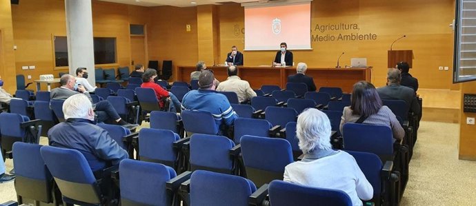 El consejero Antonio Luengo preside el encuentro con productores para avanzar en la creación del indicación Geográfica Protegida del melocotón de Cieza.