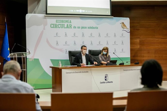 El consejero de Desarrollo Sostenible, José Luis Escudero, presenta la convocatoria del Premio de Medio Ambiente de Castilla-La Mancha