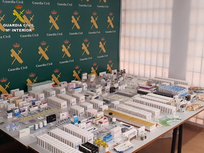 La Guardia Civil desarticula una banda criminal dedicada a la venta ilegal de medicamentos
