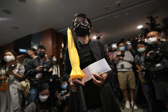 Archivo - Una diputada renuncia a su escaño en el marco de las protestas en Hong Kong.
