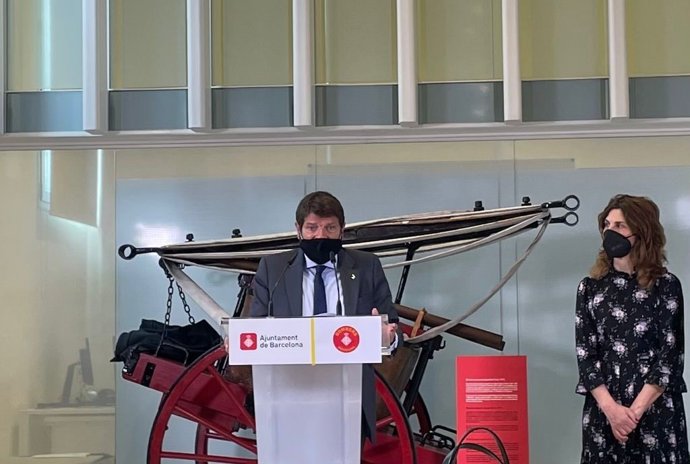 El teniente de alcalde, Albert Batlle, durante su intervención en una rueda de prensa la mañana de este martes.