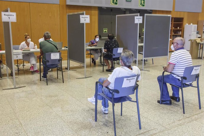 Canarias supera los 100.000 inmunizados tras recibir la vacina contra la Covid-19