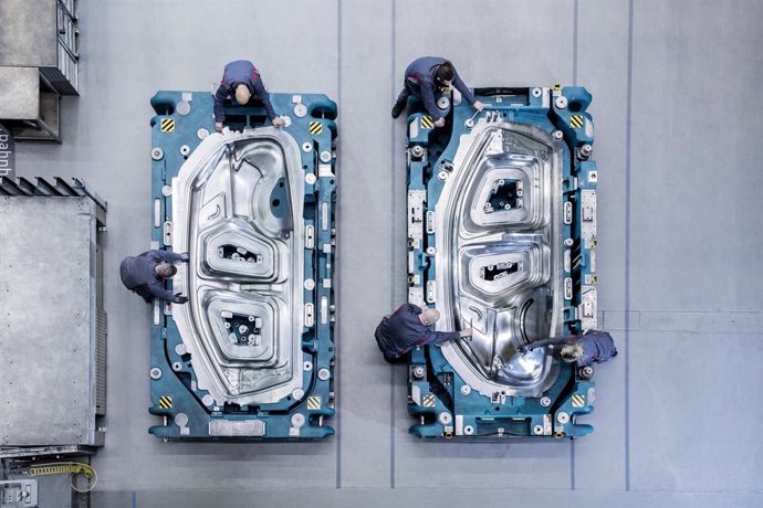 Archivo - Producción de piezas del Audi Q4 e-tron.