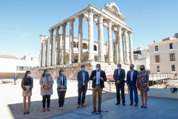 El alcalde de Mérida confía en que si la vacunación "avanza como se espera", se pueda celebrar la Feria de Septiembre