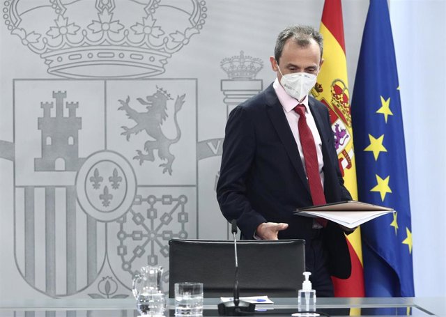 El ministro de Ciencia e Innovación, Pedro Duque, durante la rueda de prensa posterior al Consejo de Ministros, en La Moncloa, en Madrid (España), a 30 de marzo de 2021. El Ejecutivo acoge esta semana una nueva remodelación. Con la marcha del vicepresiden