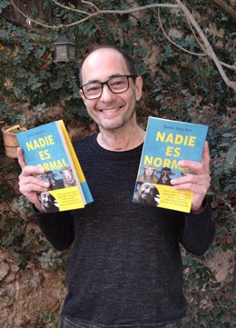 El popular actor y dramaturgo Jordi Sánchez publica su último libre, 'Nada es normal'.