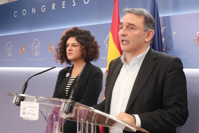 Archivo - Imange de recurso de los diputados de Unidas Podemos en el Congreso de los Diputados, Sofía Fernández Castañón y Enrique Santiago.