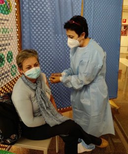 Vacunación contra la COVID-19 en Asturias, con la fórmula de AstraZeneca en diferentes puntos de la región.