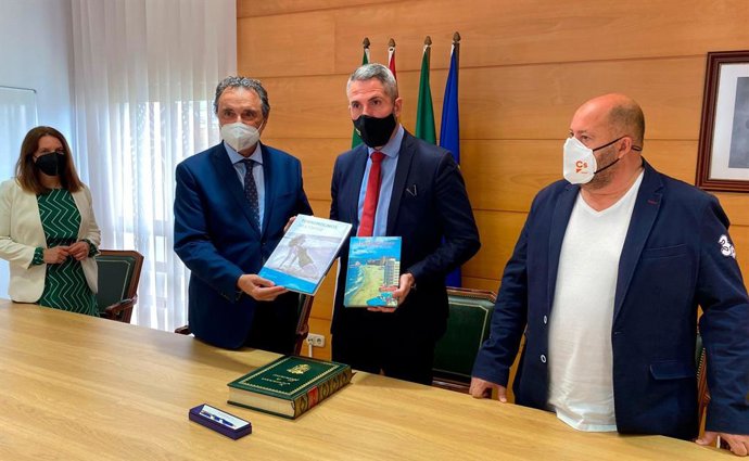 El vicepresidente primero de la Diputación, Juan Carlos Maldonado, y el alcalde de Torremolinos, José Ortiz.