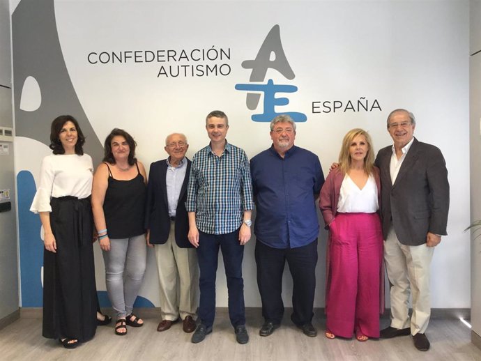 Archivo - La nueva Junta Directiva de Autismo España