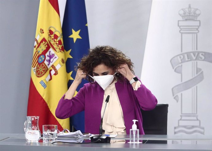 La ministra de Hacienda y portavoz del Gobierno, María Jesús Montero, durante una rueda de prensa posterior al Consejo de Ministros, en La Moncloa, en Madrid (España), a 30 de marzo de 2021. El Ejecutivo acoge esta semana una nueva remodelación. Con la 