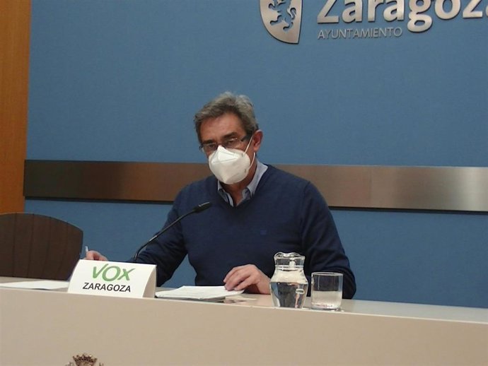 El portavoz del grupo municipal de VOX, Julio Calvo