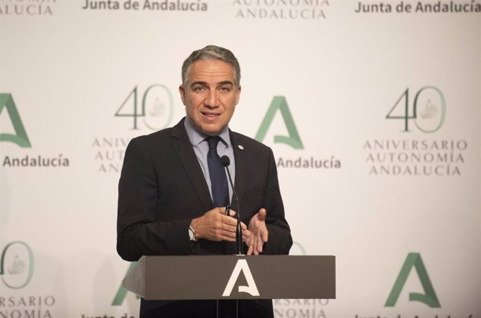 El consejero de la Presidencia y portavoz del Gobierno andaluz, Elías Bendodo, este martes en la rueda de prensa del Consejo de Gobierno. 