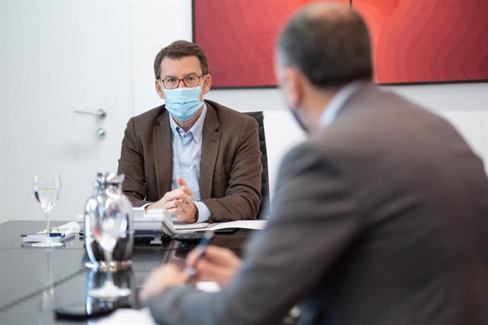 O titular do Goberno galego, Alberto Núñez Feijóo, reúnese por videoconferencia co comité clínico de expertos sanitarios. Despacho do presidente. Edificio Administrativo de San Caetano, Santiago de Compostela, 30/03/21.