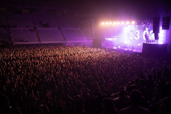 Vista del concierto de Love of Lesbian en el Palau Sant Jordi en Barcelona