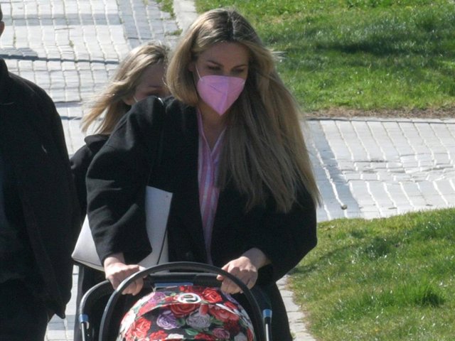 Edurne acude al hospital junto a sus padres para una revisión con su hija Yanay