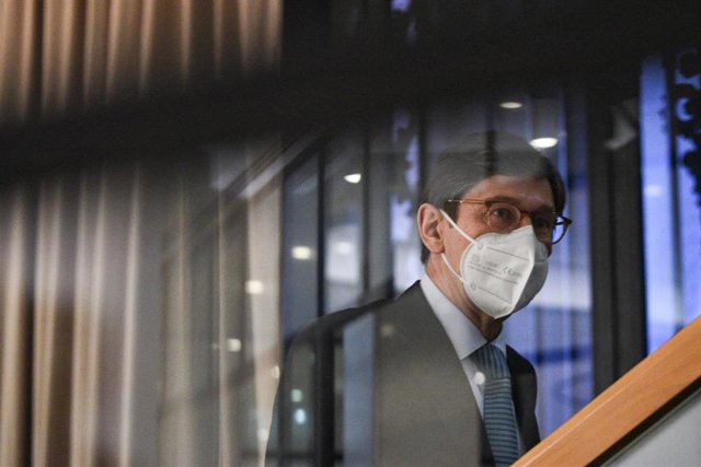 El presidente de Bankia y que será presidente ejecutivo de la nueva entidad, José Ignacio Goirigolzarri, a su llegada a una reunión del nuevo Consejo de Administración de CaixaBank, en Valencia, Comunidad Valenciana, (España), a 30 de marzo de 2021. El en