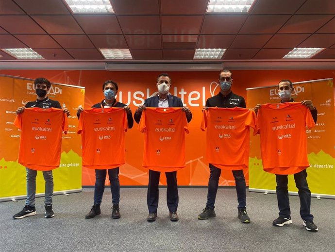 Presentación del equipo Euskaltel Euskadi para la Itzulia Basque Country 2021, que se disputa del 5 al 10 de abril