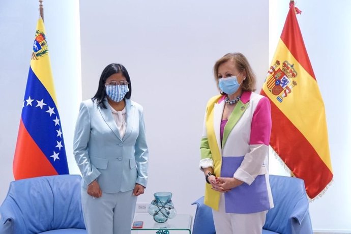 Delcy Rodríguez y Cristina Gallach en Caracas