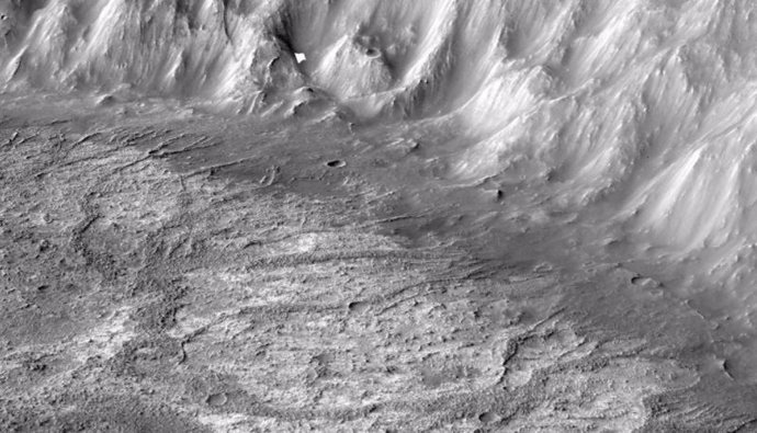 Las crestas elevadas que cruzan el suelo de un cráter marciano probablemente fueron creadas por la escorrentía de un glaciar perdido hace mucho tiempo que una vez cubrió las tierras altas del sur del planeta.