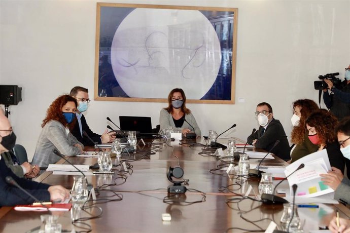 Archivo - Armengol presidiendo la segunda reunión de seguimiento del Pacto para la Reactivación y la Diversificación Económica y Social de Baleares.