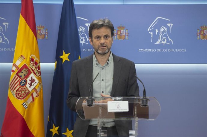 El presidente del grupo parlamentario de Unidas Podemos en el Congreso, Jaume Asens, interviene en una rueda de prensa en el Congreso de los Diputados, Madrid, (España), a 24 de marzo de 2021.