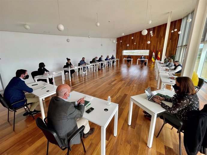 La presidenta del Gobierno regional, Concha Andreu, ha presidido  la primera reunión de trabajo del Consejo Asesor del Plan de Transformación de La Rioja