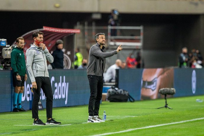 Archivo - Luis Enrique Martinez, head coach of Spain, during the UEFA Nations league match between Spain and Germany at the la Cartuja Stadium on November 17, 2020 in Sevilla Spain