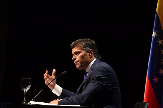 Archivo - El líder opositor venezolano Leopoldo López pronuncia su primer mensaje tras su salida de Venezuela, en el Círculo de Bellas Artes, Madrid (España), 27 de octubre de 2020. El pasado 24 de octubre, el líder del partido opositor venezolano Volunta