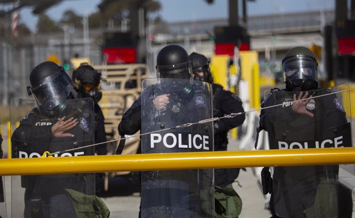 17 March 2021, Mexico, San Ysidro: Members of the US Border Patrol (CBP) take part in an exercise at the San Ysidro border crossing with the aim, of preventing a potential illegal influx of migrants. A day earlier, former US President Trump warned of a 