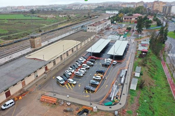 Imagen aérea del haz de vías y complejo de la estación de Cáceres