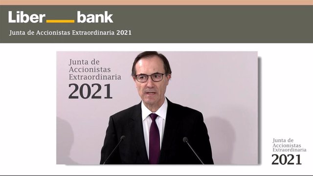 CEO de Liberbank, Manuel Menéndez, en la junta general extraordianria de accionistas 2021.