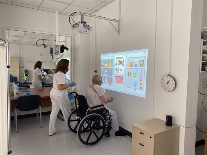 Pacientes afectados por ictus utilizan técnicas de realidad virtual en el Hospital Regional de Málaga