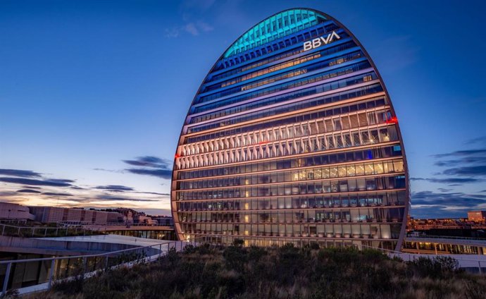 Archivo - Sede de BBVA en Madrid, edificio La Vela.