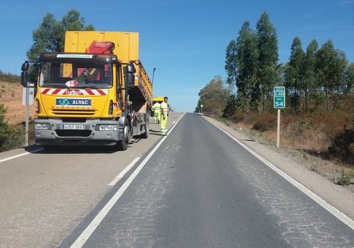 Trabajos en la A-495 en Santa Bárbara de Casa.