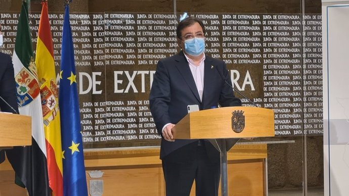 Imagen de archivo del presidente de la Junta de Extremadura, Guillermo Fernández Vara, en una rueda de prensa