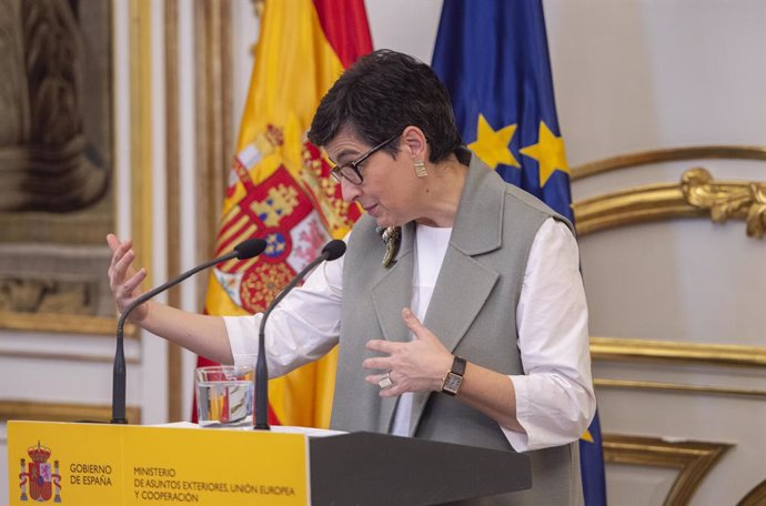 La ministra de Asuntos Exteriores, Unión Europea y Cooperación, Arancha González Laya, interviene durante un acto en el que el Equipo Técnico Español de Ayuda y Respuesta a Emergencias (START) se pone a disposición del Sistema Nacional de Salud, en el P