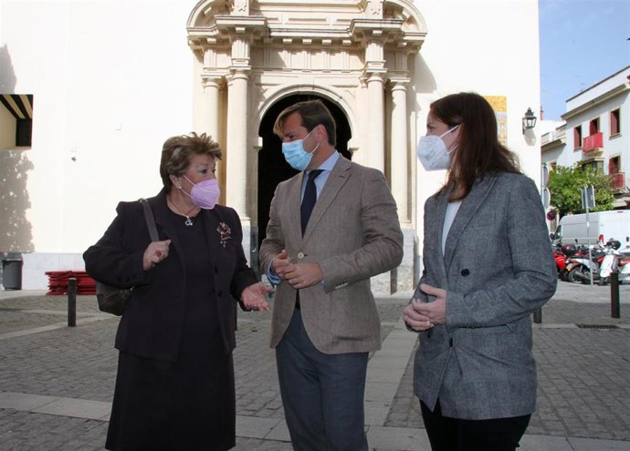 Repullo, entre Caballero y Casanueva.