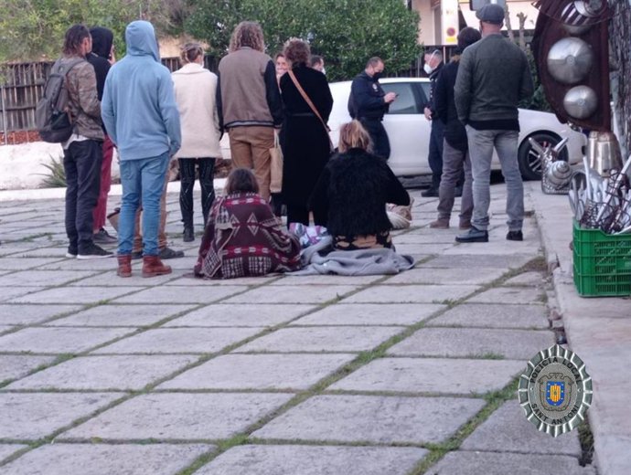 La Policía Local de Sant Antoni paraliza una fiest aen una casa de Sant Rafel con 20 asistentes.