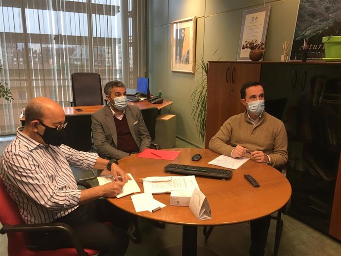 Reunión de responsables de la Consejería de Medio Rural y Cohesión Territorial con alcaldes del noroccidente asturiano