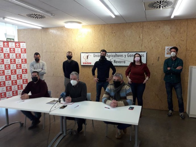 Archivo - El presidente de UAGN, Félix Bariáin, y miembros de la Junta Permanente de la organización en una rueda de prensa este martes.