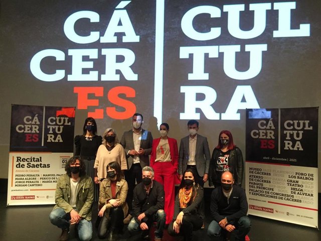 Presentación de la programación de CácerEScultura que reunirá a 52 artistas en 42 actuaciones desde abril hasta diciembre en sustitución del festival Womad