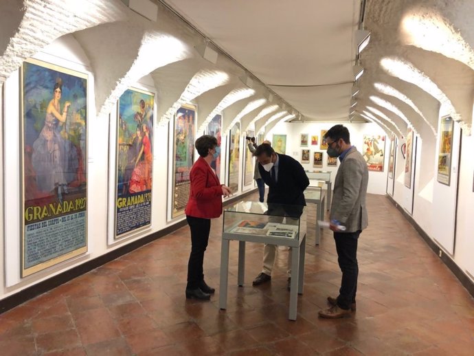 El Museo Casa de los Tiros de Granada acoge una exposición de carteles y revistas de los siglos XIX y XX