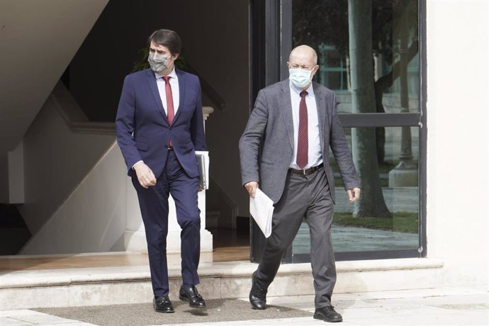 Quiñones e Igea salen del Consejo de Gobierno de camino a la rueda de prensa