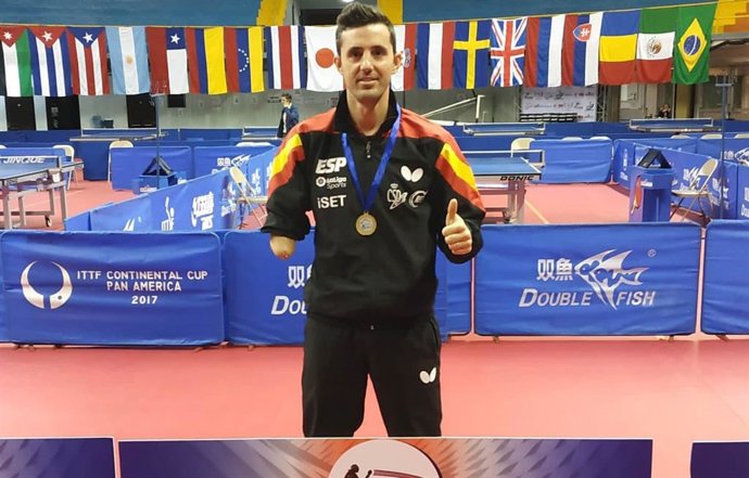 Archivo - El palista español José Manuel Ruiz tras conquistar un torneo een Costa Rica