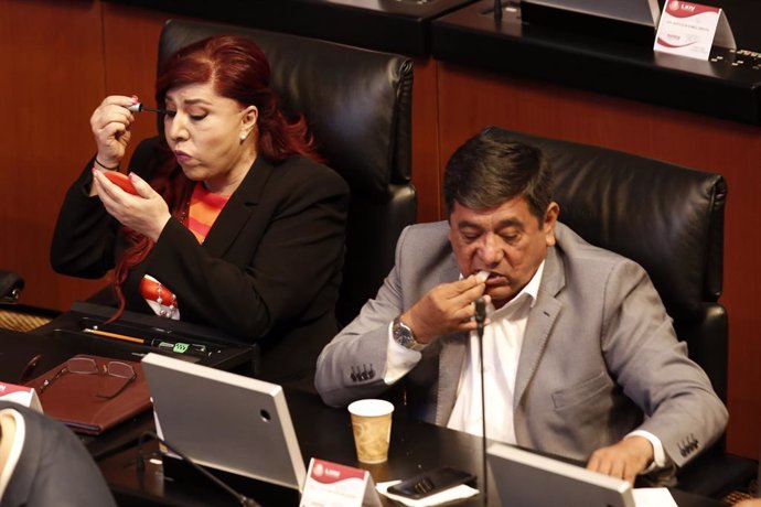 Archivo - 27 March 2019, Mexico, Mexico City: Mexican Senators Maria Soledad Luevano (L) and Felix Salgado attend a plenary session of Mexico's Senate in the Upper House. Photo: Agustin Salinas/El Universal via ZUMA Wire/dpa