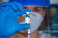 Darias anuncia la llegada de más de un millón de dosis de AstraZeneca este jueves para utilizar en Semana Santa