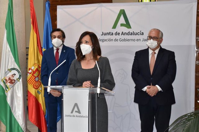 Lozano informa de las nuevas ayudas de la Junta.