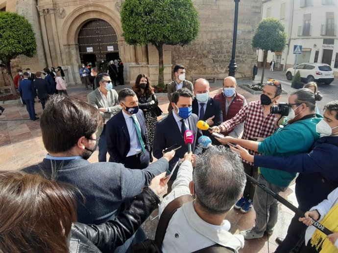 El parlamentario andaluz del PP por Málaga José Ramón Carmona atiende a los medios de comunicación en Antequera